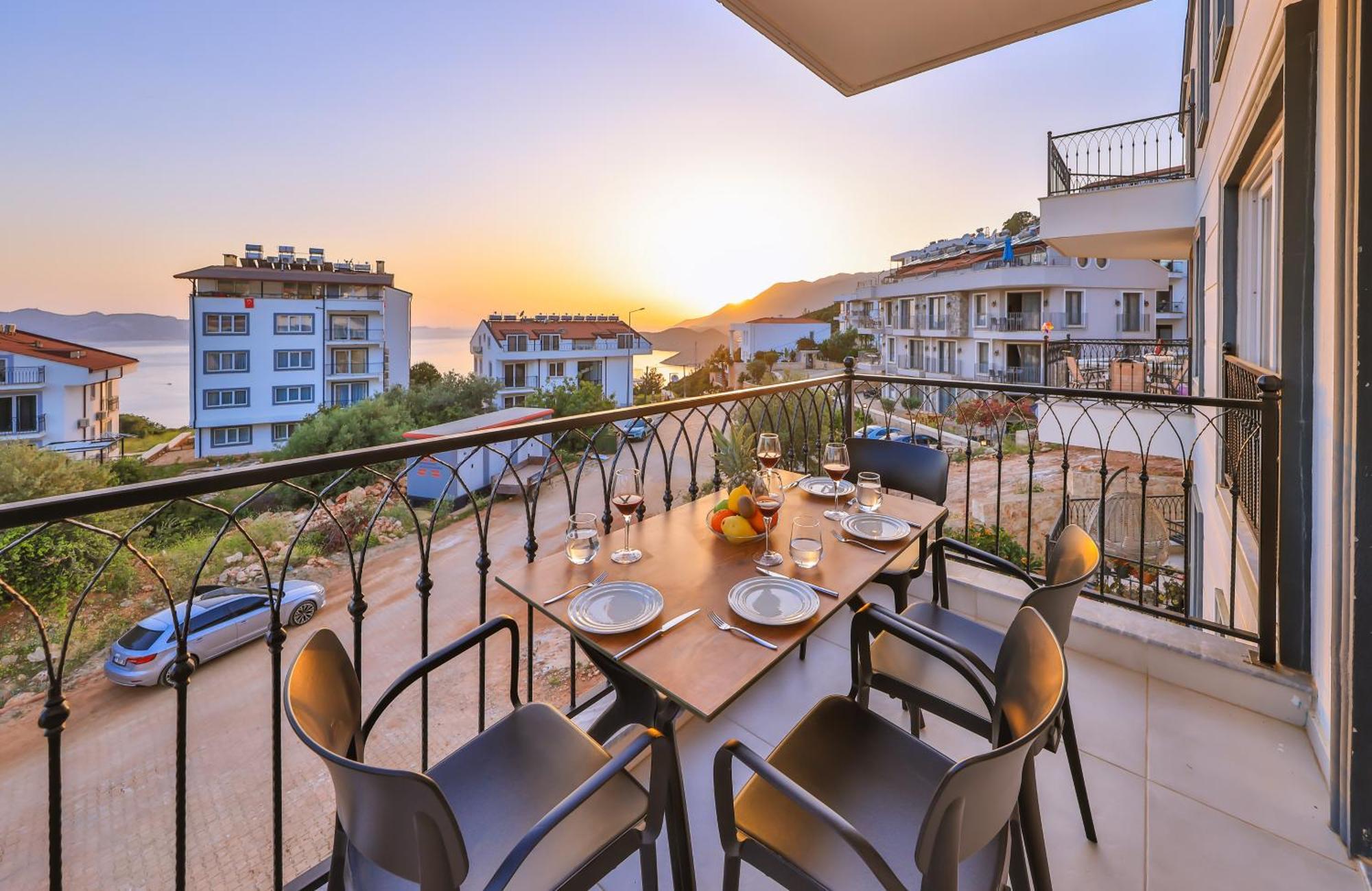 Goekyuezue Suit Apart Kaş Buitenkant foto