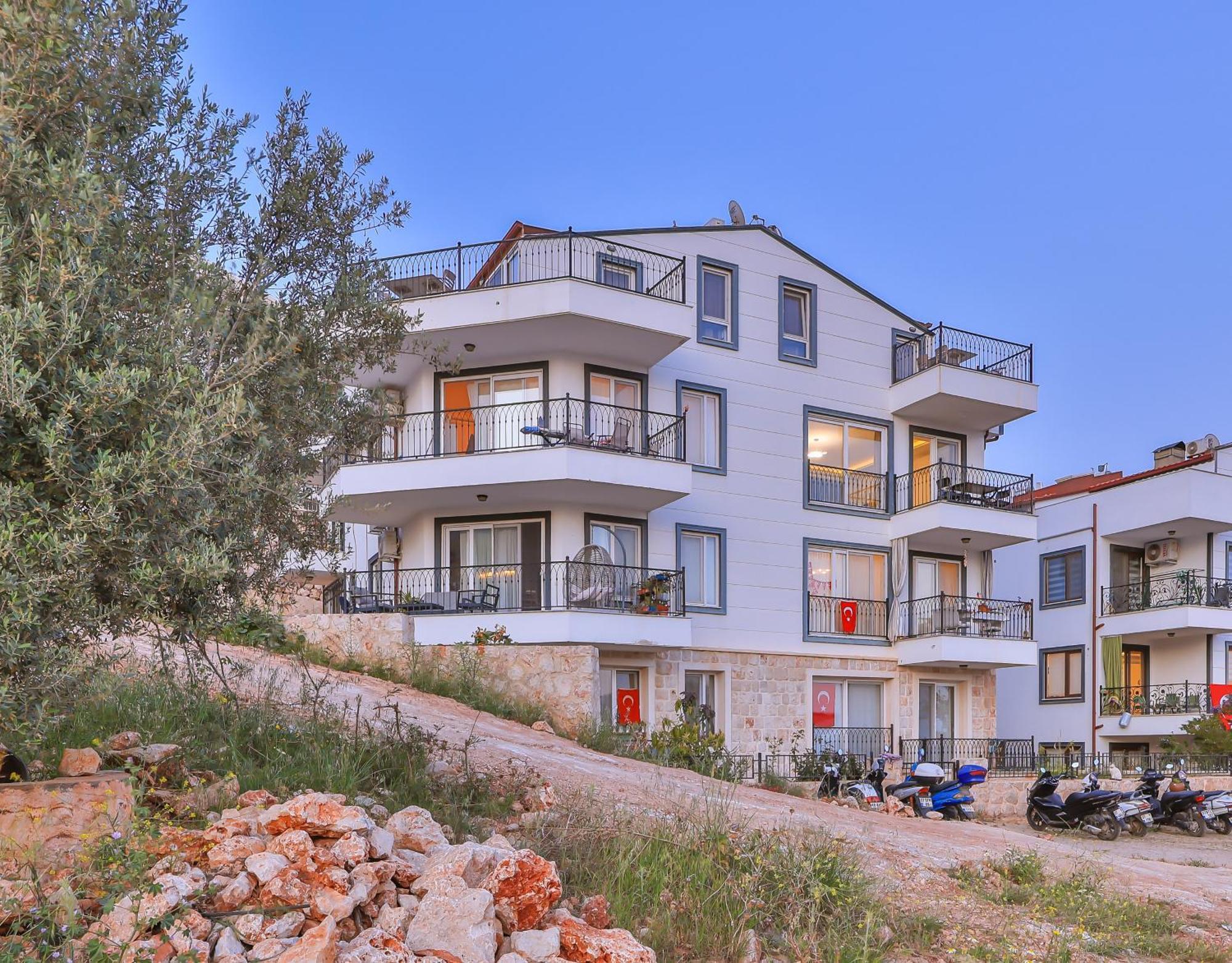 Goekyuezue Suit Apart Kaş Buitenkant foto