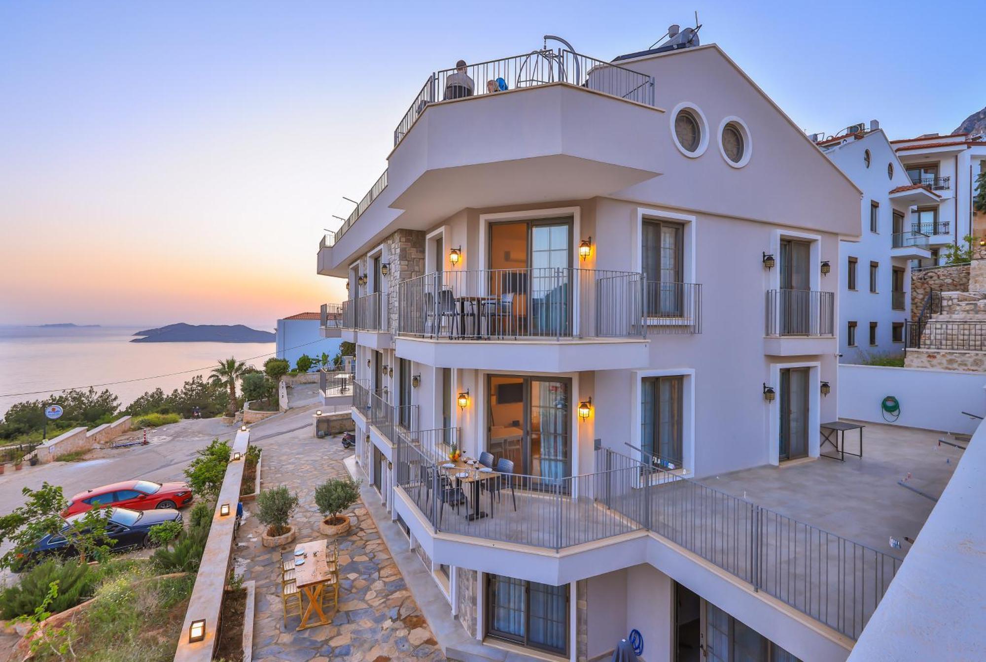 Goekyuezue Suit Apart Kaş Buitenkant foto